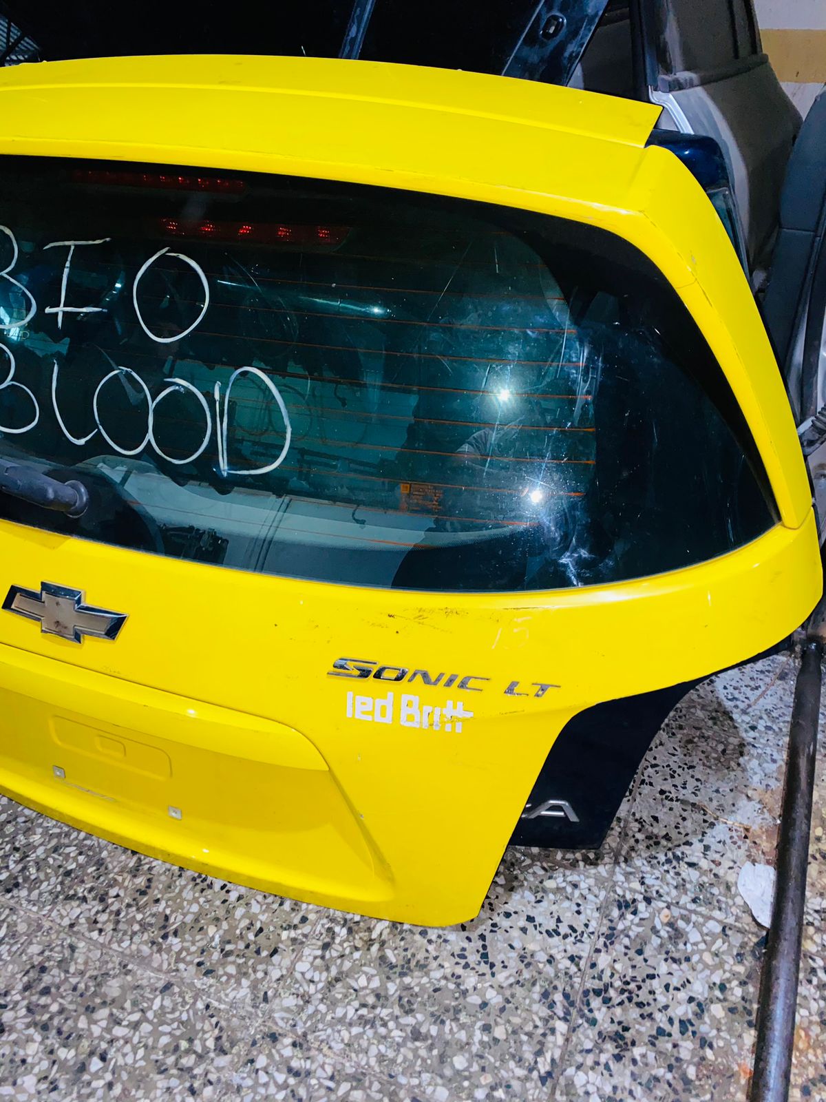 COMPUERTA DE CHEVROLET SONIC LT 2015