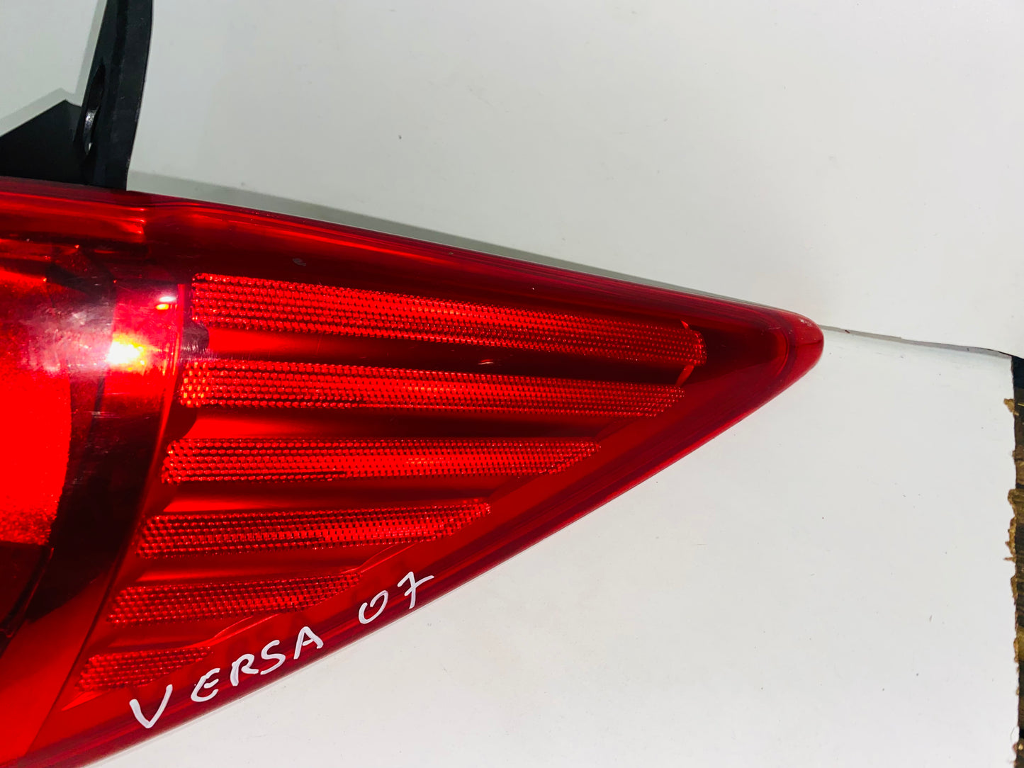 STOP DERECHO PARA NISSAN VERSA (2007-2012)