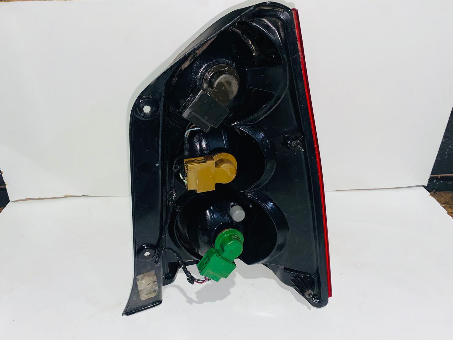 STOP IZQUIERDO PARA MAZDA TRIBUTE (2005-2006)