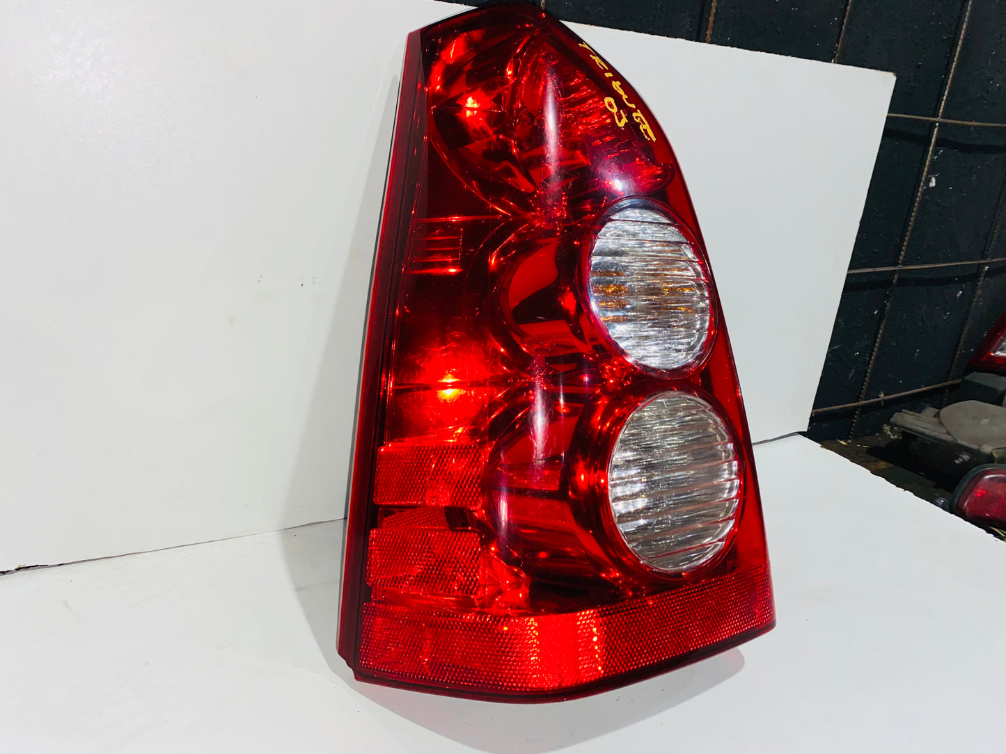 STOP IZQUIERDO PARA MAZDA TRIBUTE (2005-2006)