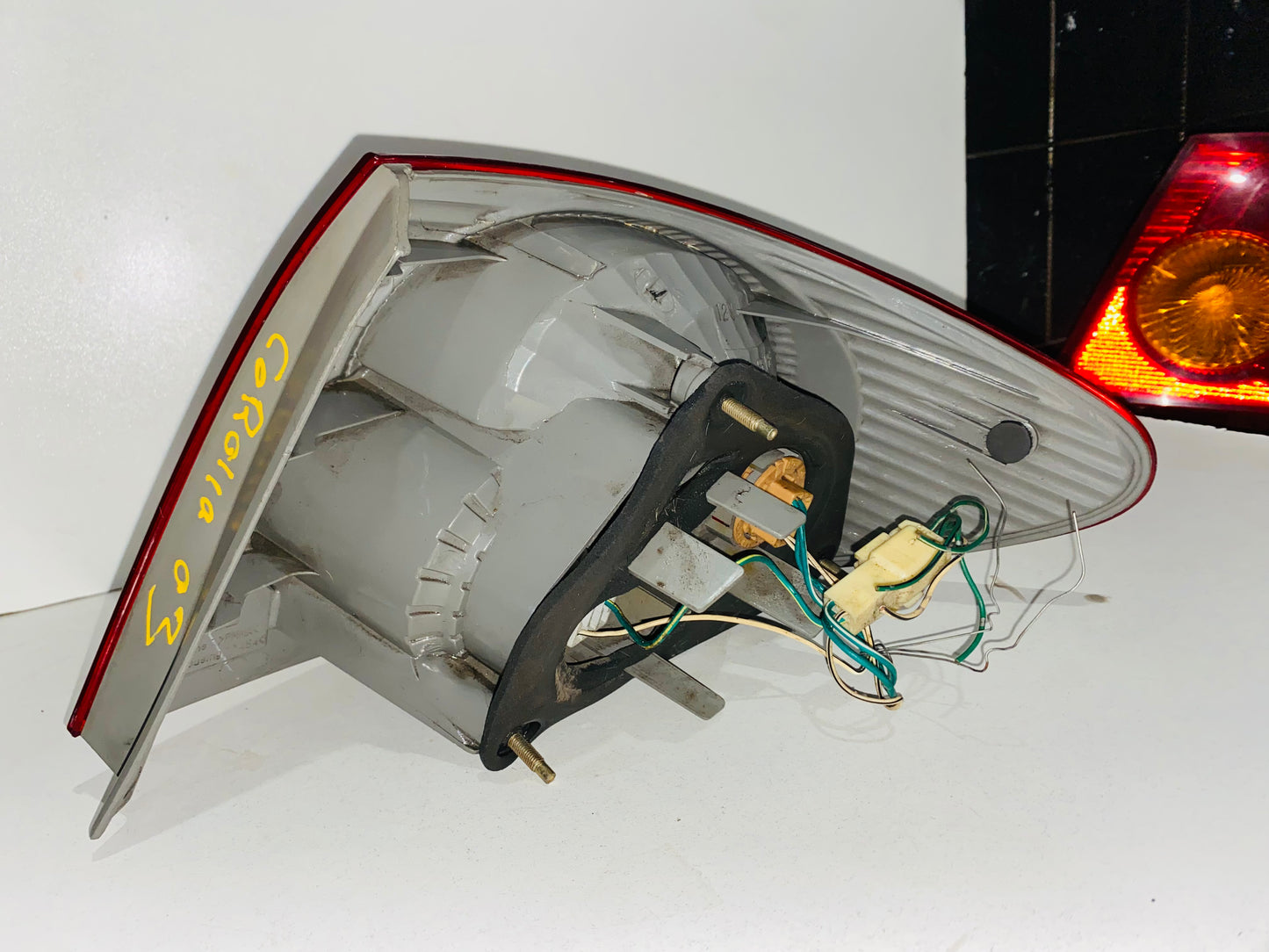 STOP IZQUIERDO PARA TOYOTA COROLLA (2003-2004)