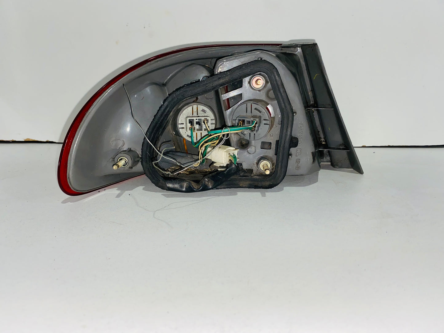 STOP IZQUIERDO PARA TOYOTA COROLLA (1998-2002)