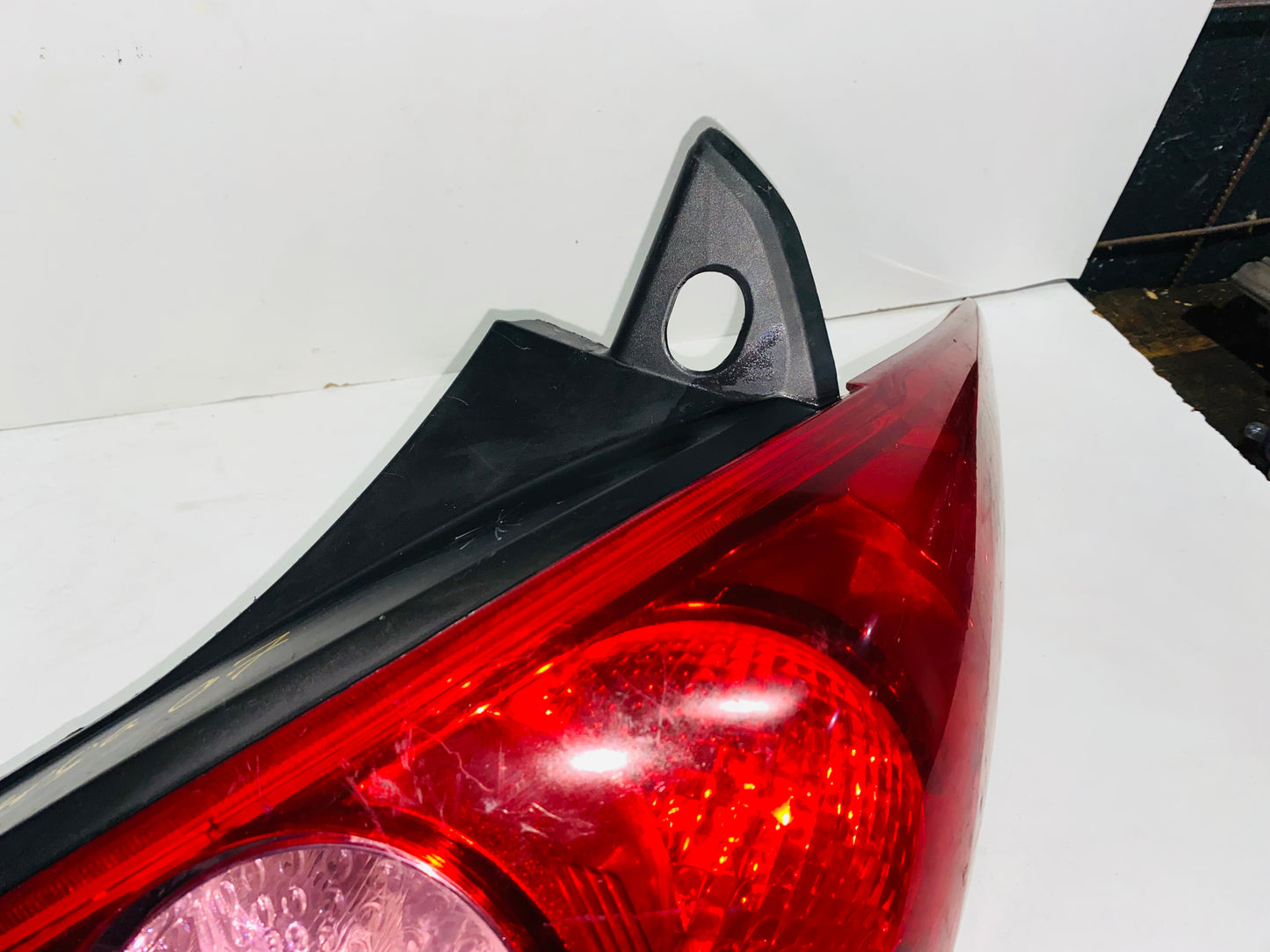 STOP DERECHO PARA NISSAN VERSA (2007-2012)