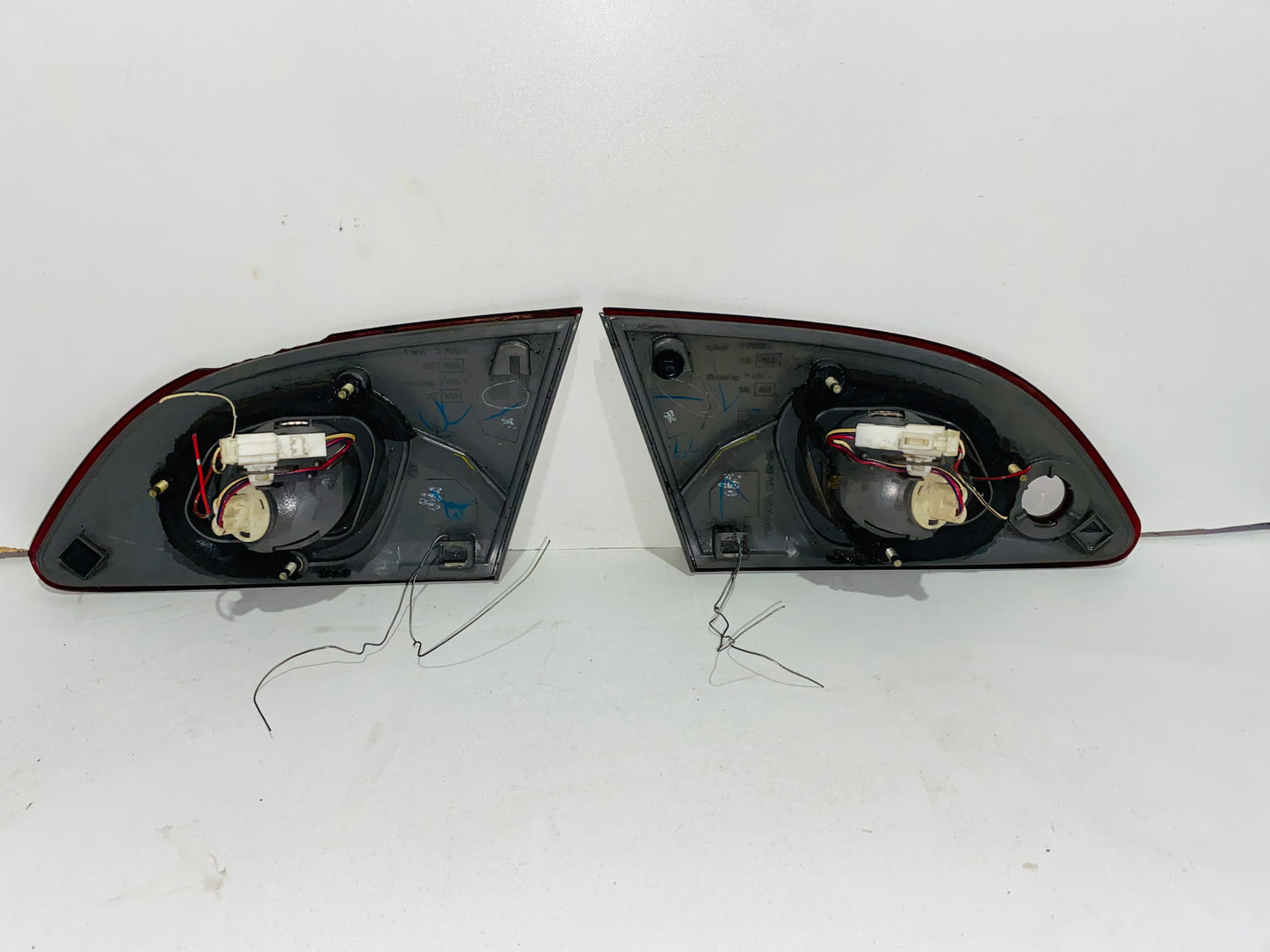 STOP DE BAÚL PARA TOYOTA COROLLA (1998-2002)