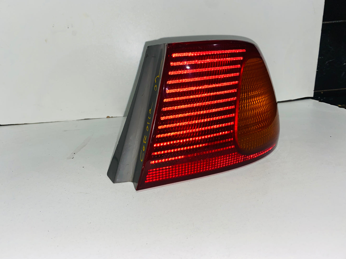 STOP IZQUIERDO PARA TOYOTA COROLLA (1998-2002)