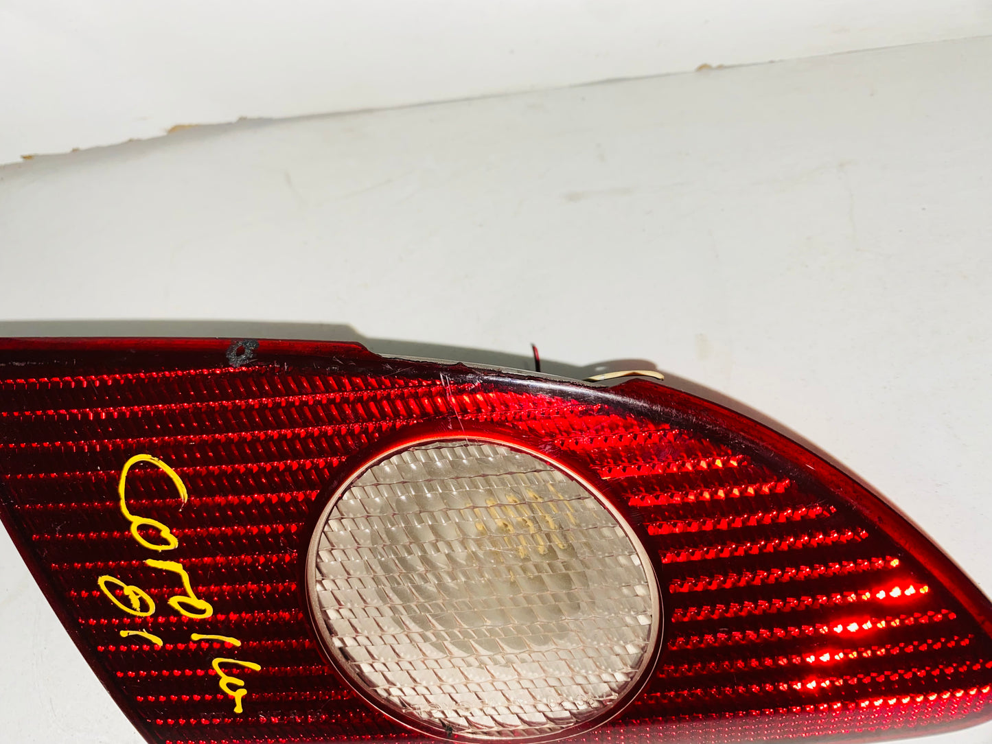 STOP DE BAÚL PARA TOYOTA COROLLA (1998-2002)