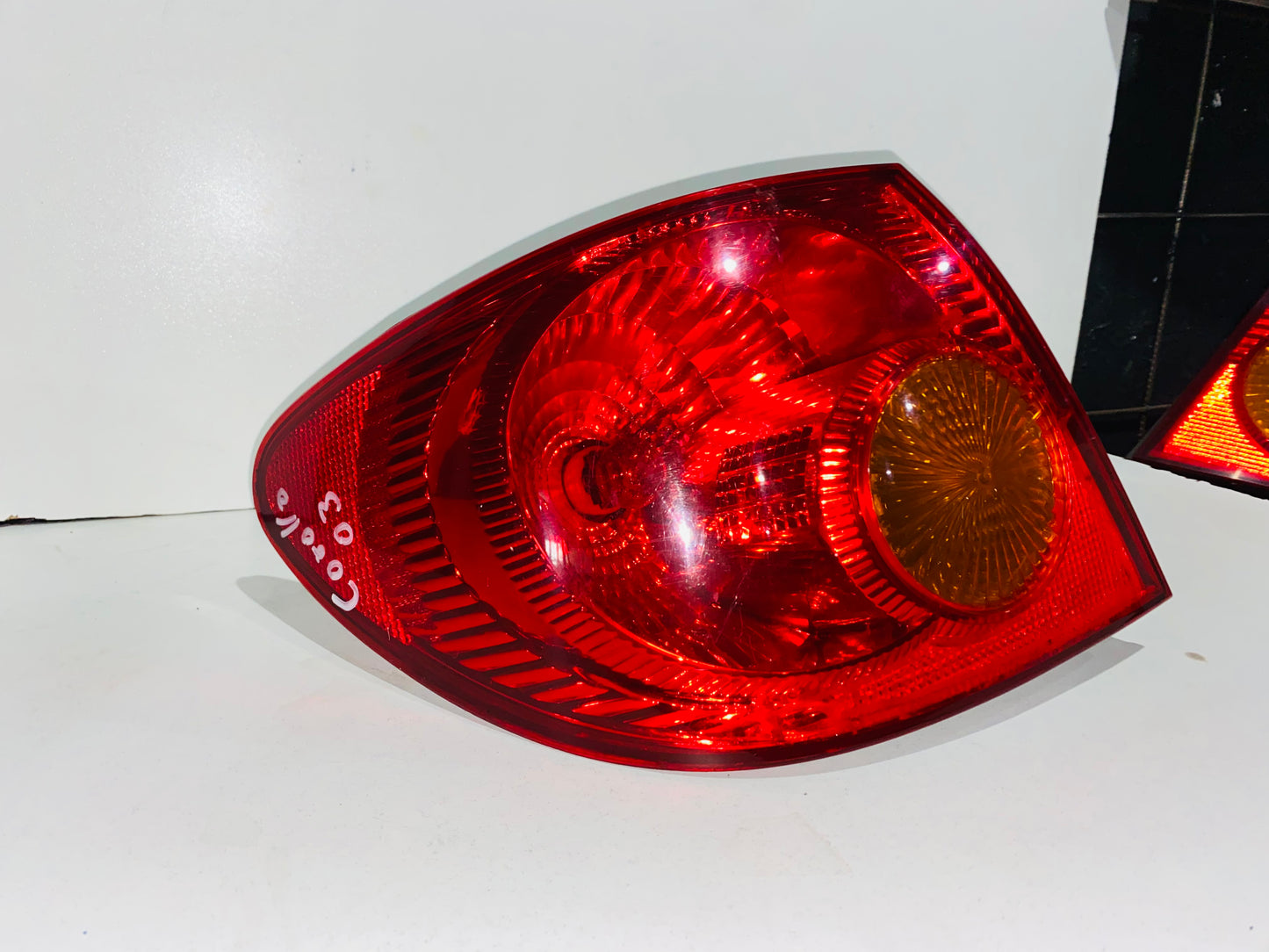 STOP IZQUIERDO PARA TOYOTA COROLLA (2003-2004)