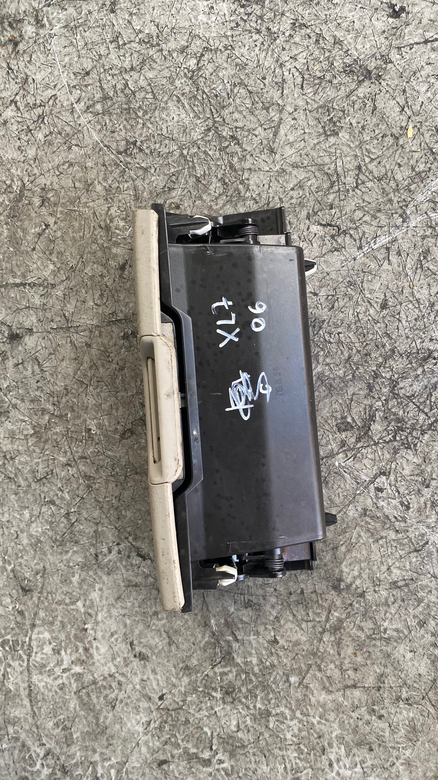 GUANTERA SUZUKI XL7 2006