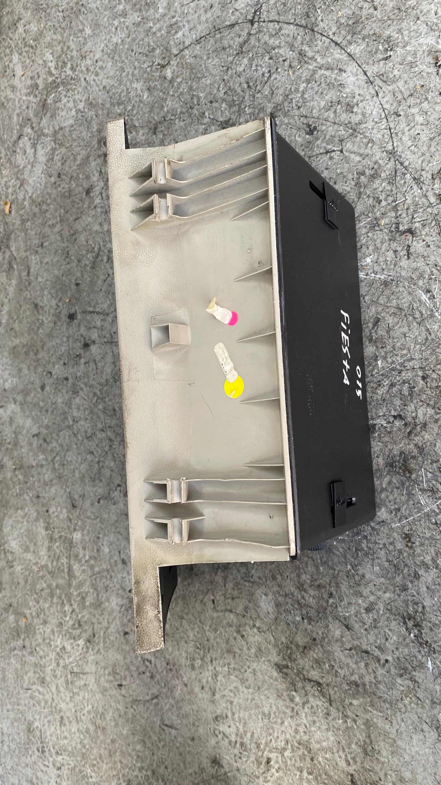 GUANTERA FORD FIESTA 2015