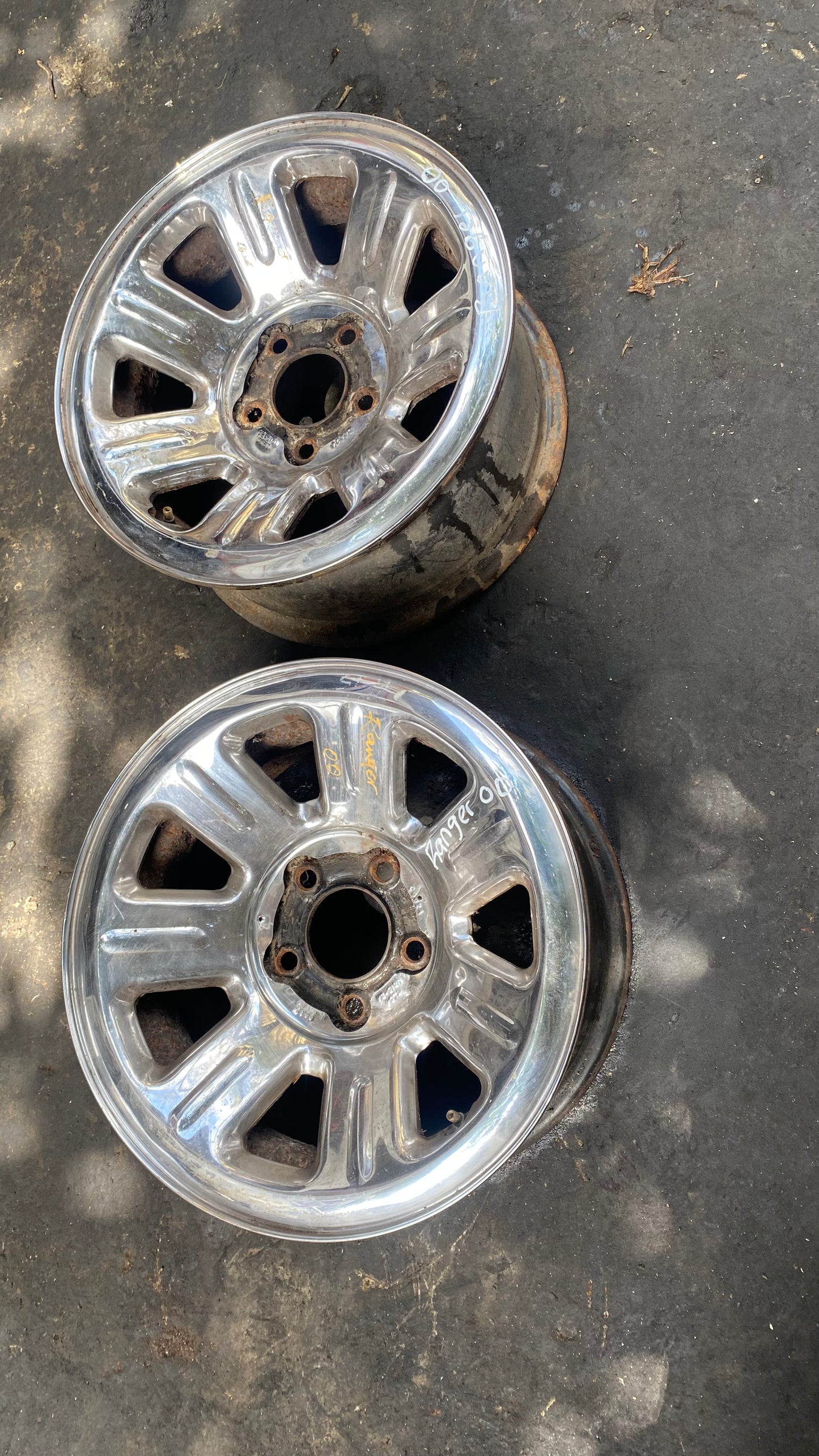 PAR DE AROS FORD RANGER 2000