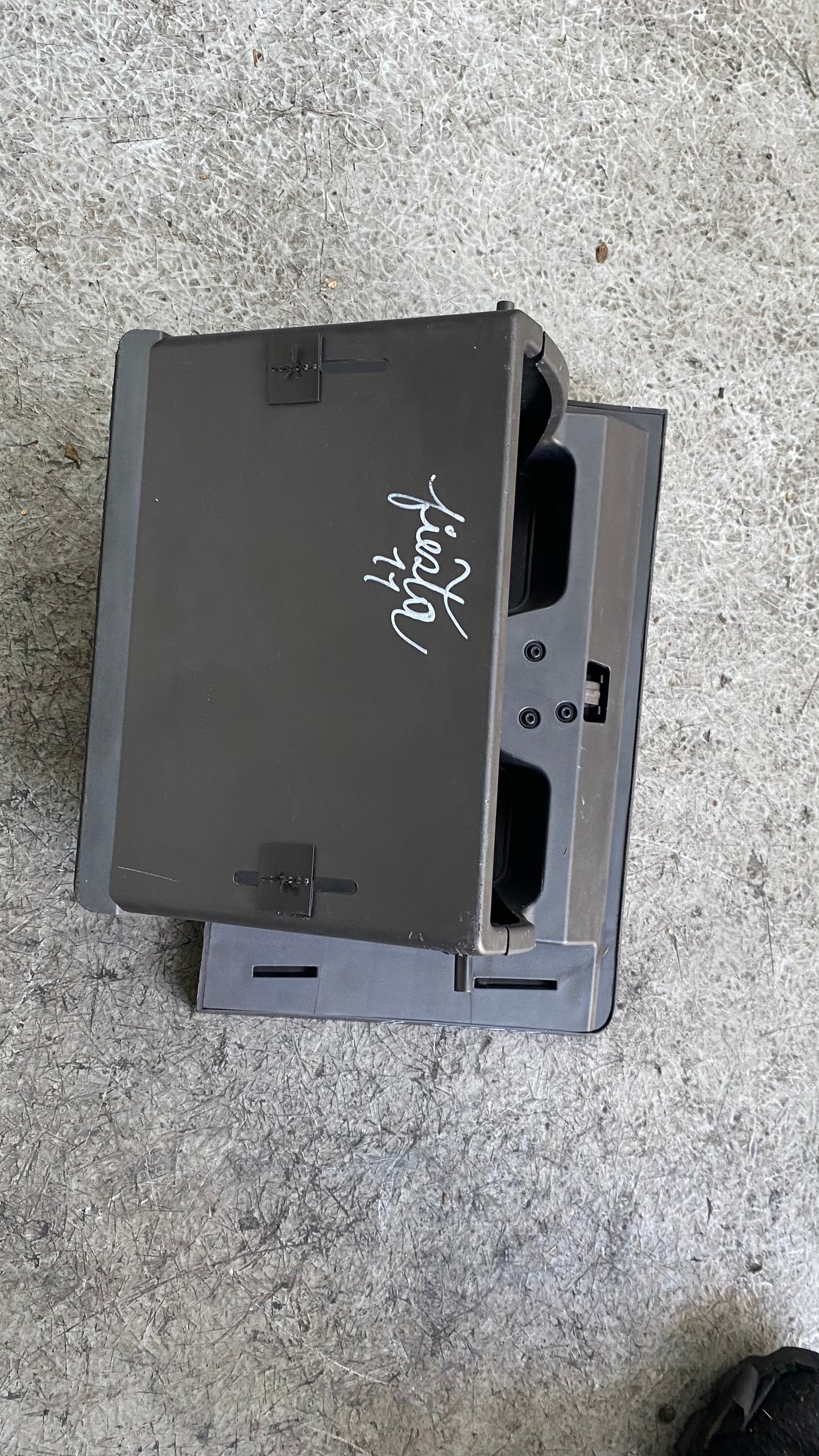 GUANTERA FORD FIESTA 2011