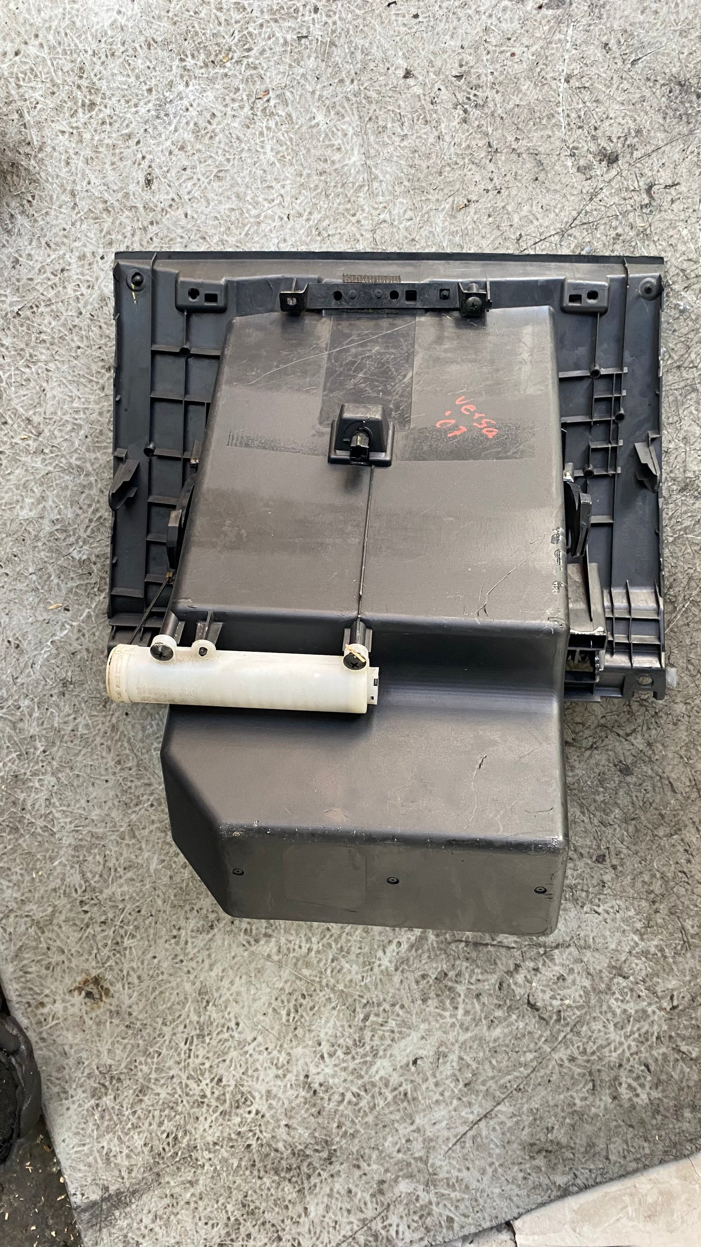 GUANTERA NISSAN VERSA 2007