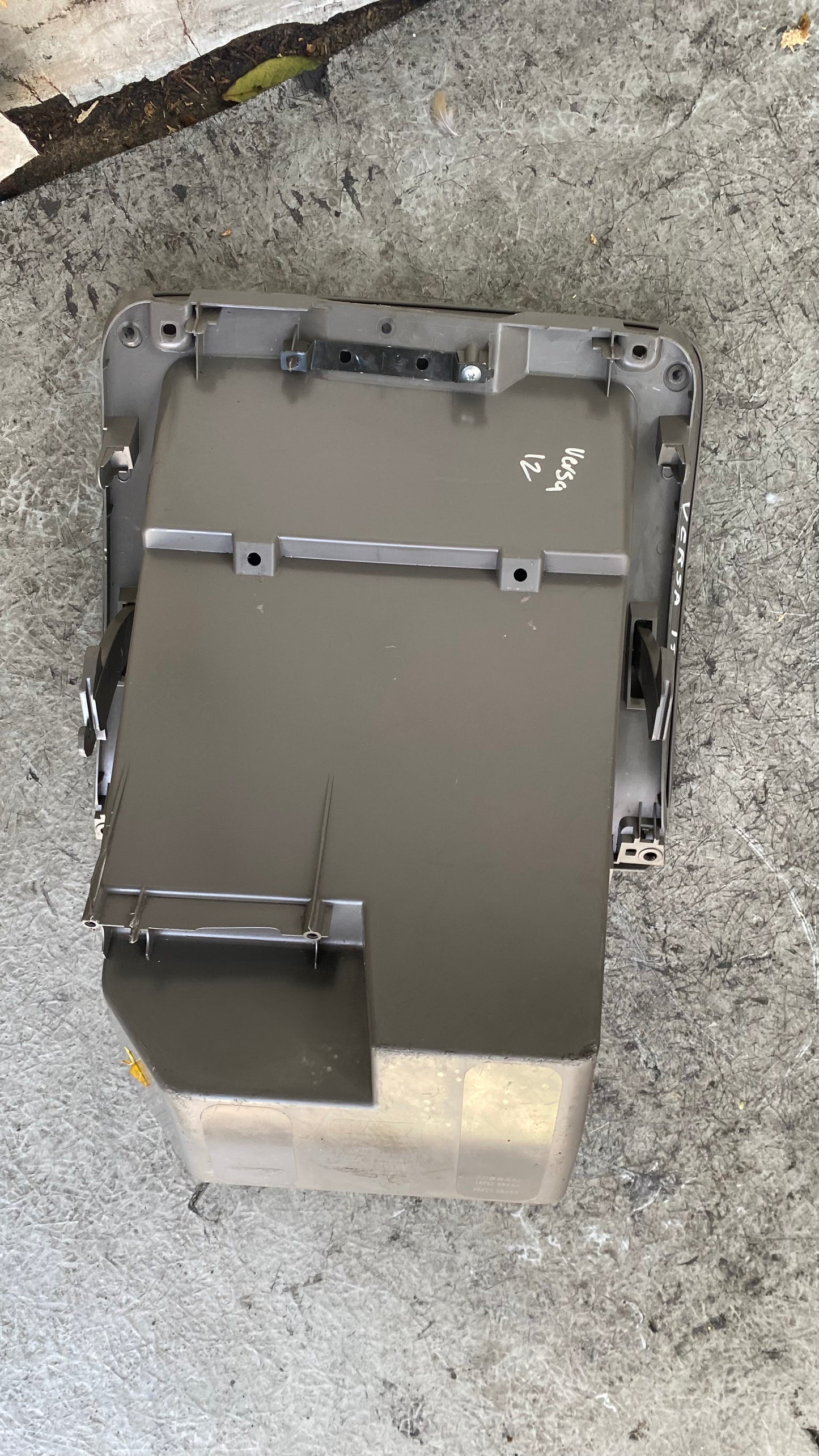 GUANTERA NISSAN VERSA 2012