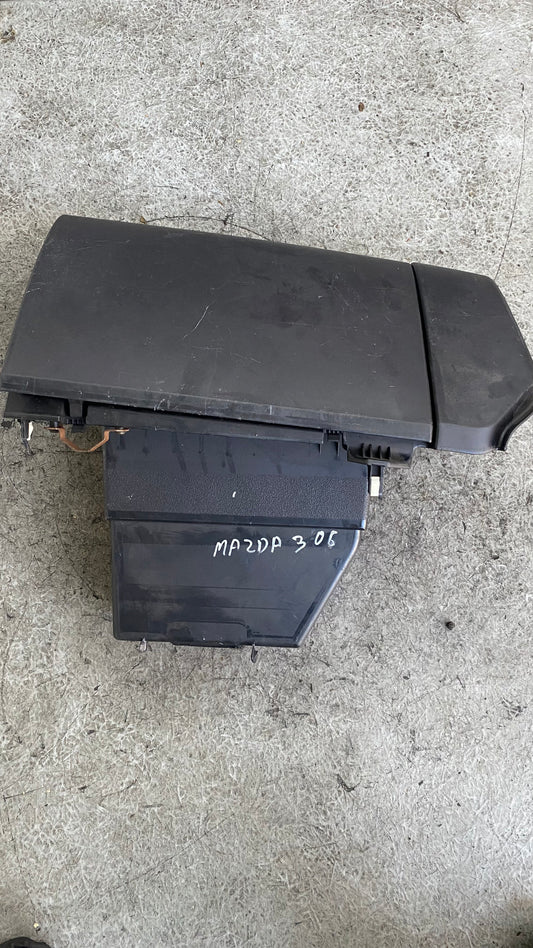 GUANTERA MAZDA 3 2006