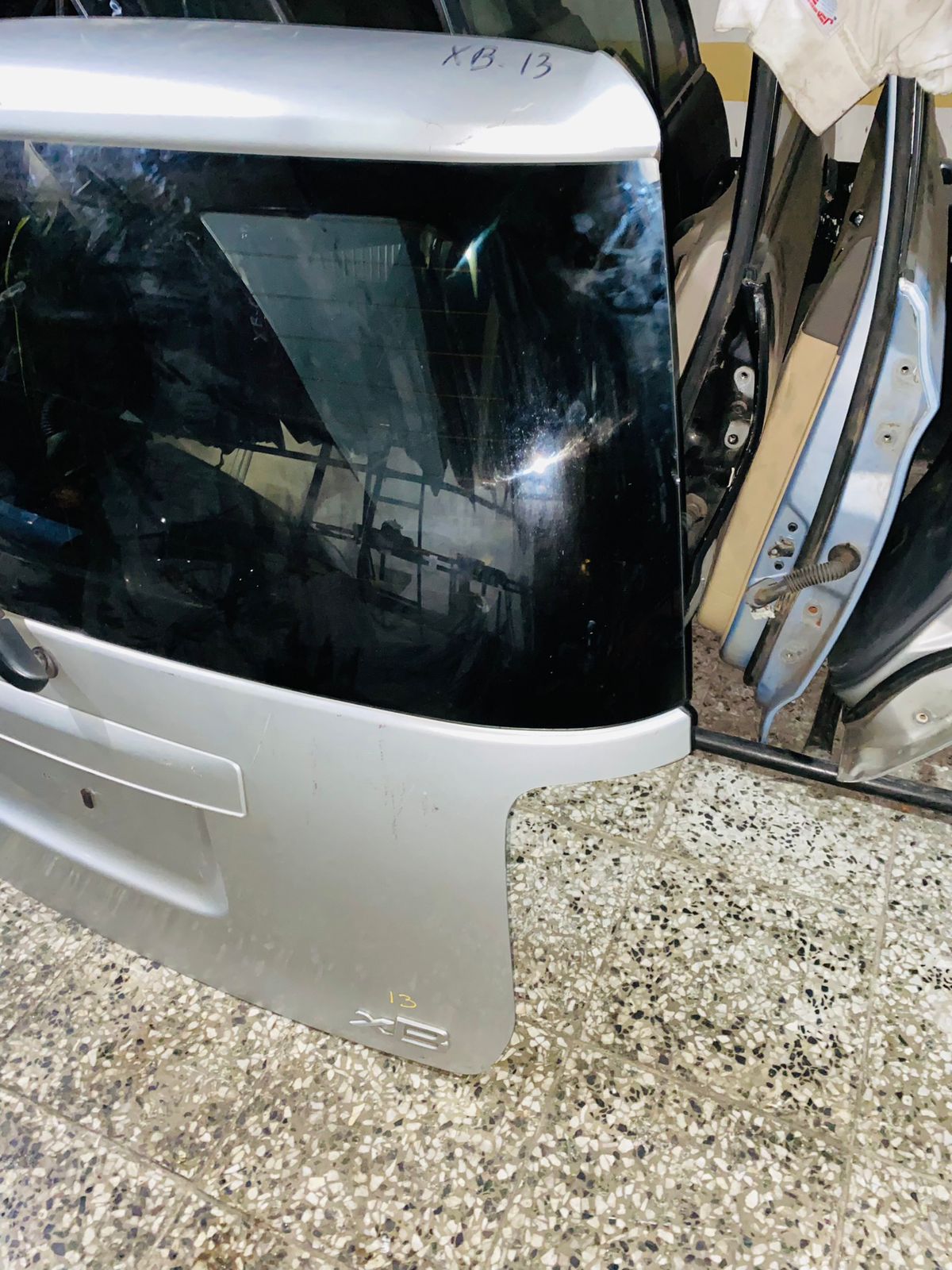 COMPUERTA DE SCION XB 2008 - 2013