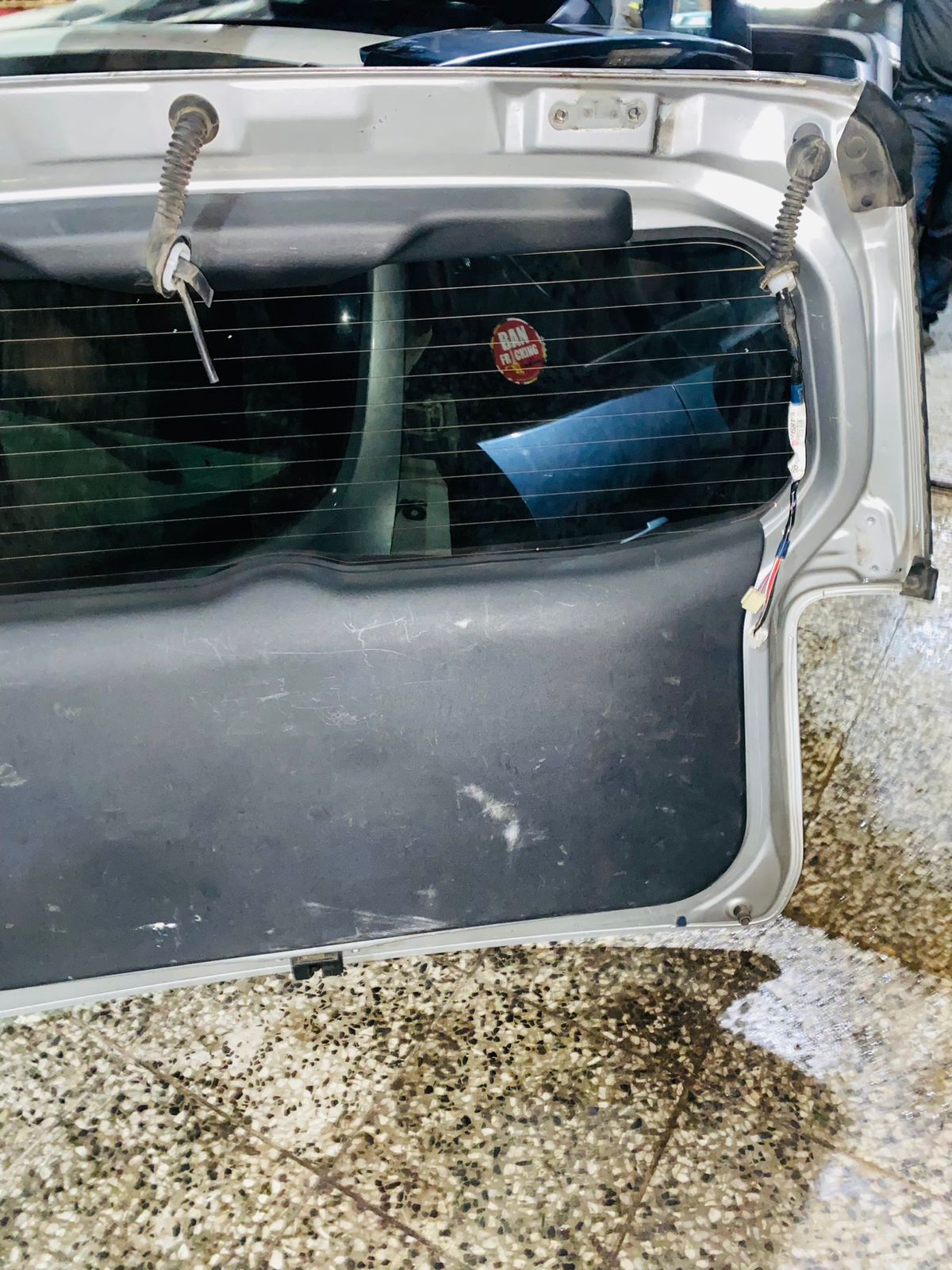 COMPUERTA DE SCION XB 2008 - 2013