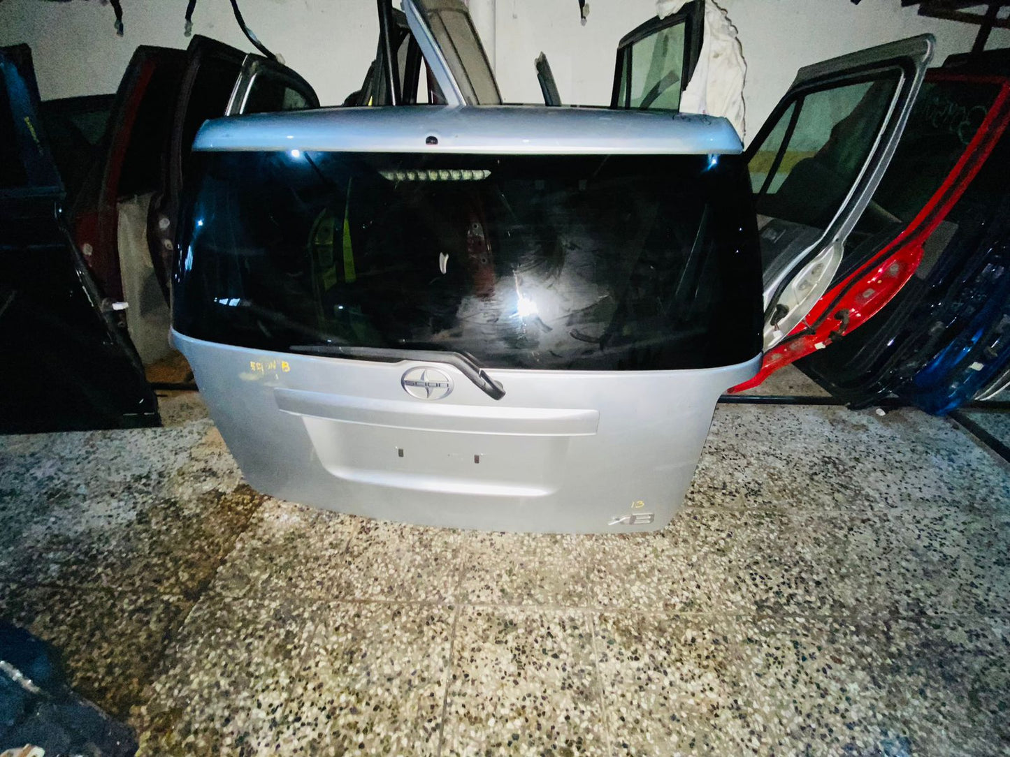 COMPUERTA DE SCION XB 2008 - 2013