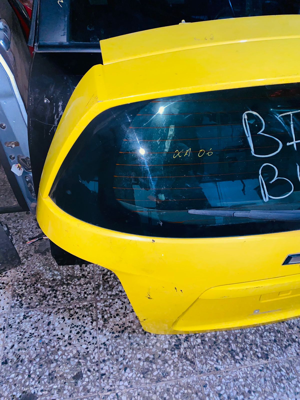 COMPUERTA DE CHEVROLET SONIC LT 2015