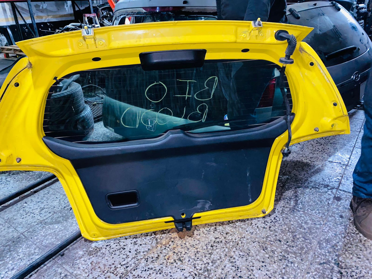 COMPUERTA DE CHEVROLET SONIC LT 2015