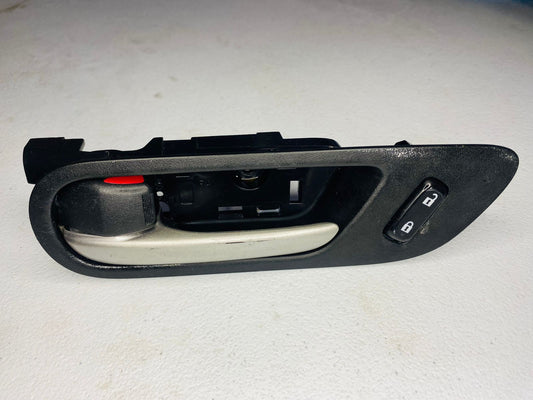 MANECILLA INTERNA DELANTERA IZQUIERDA MAZDA 3 2010-2013