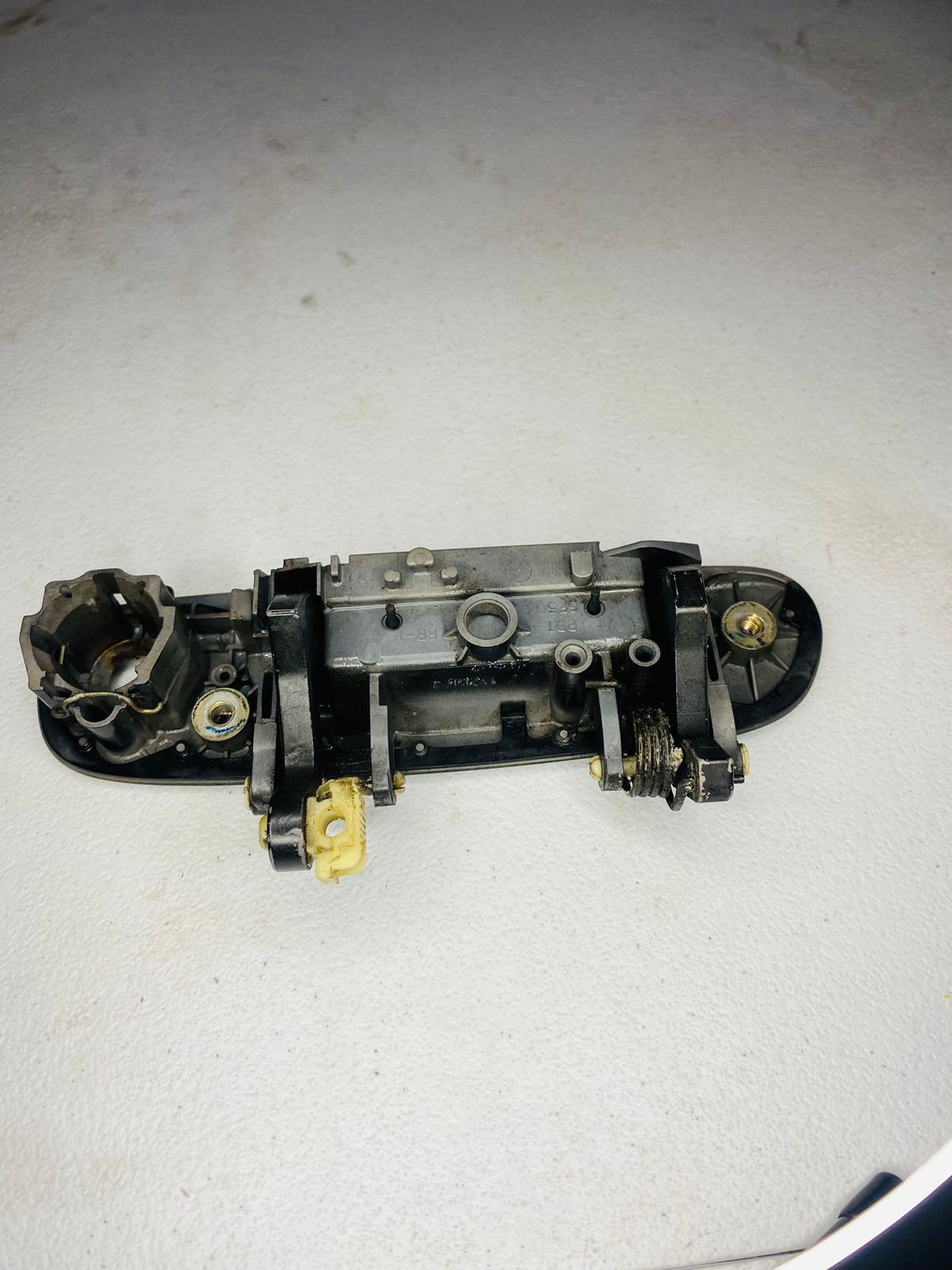 MANECILLA EXTERNA DERECHA DELANTERA MAZDA PROTEGE 1999